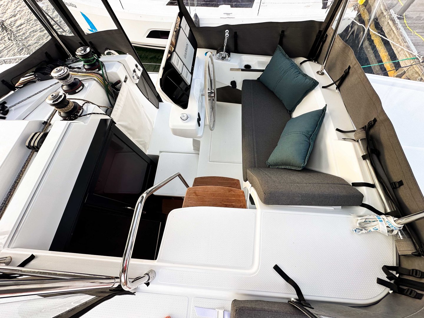Steuerstand von Fountaine Pajot